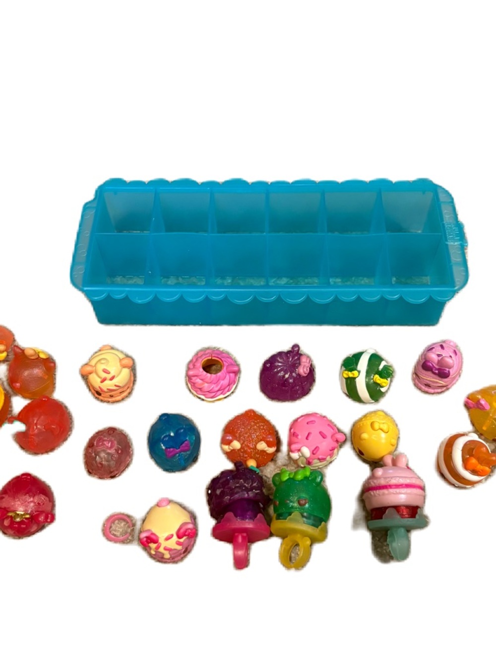 Num Noms Toy Light Up Rings with Wall Shelf / Case HARD TO FIND Vintage - Picture 3 of 4